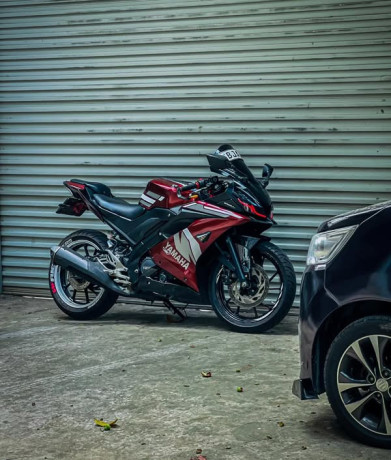 yamaha-r15-v3-red-and-grey-big-0