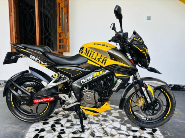 bajaj-pulsar-ns-200-2018-big-0