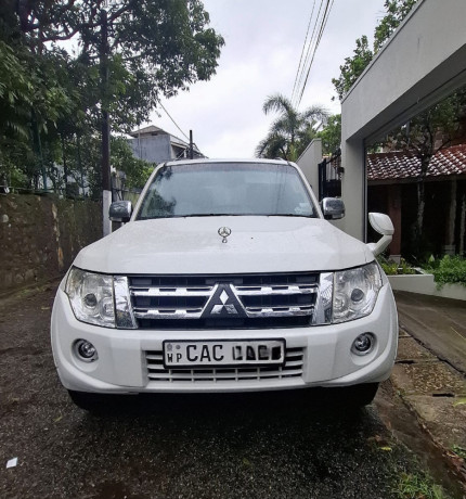 mitsubishi-montero-v98-2014-big-0