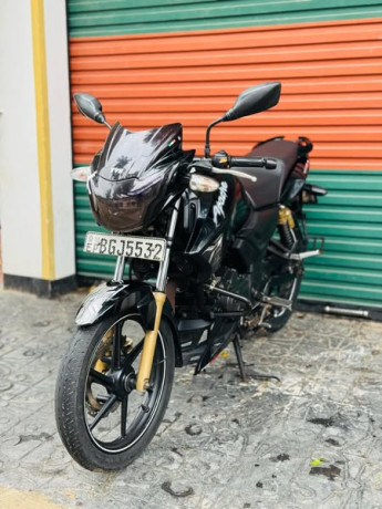 tvs-apache-rtr-180-big-1